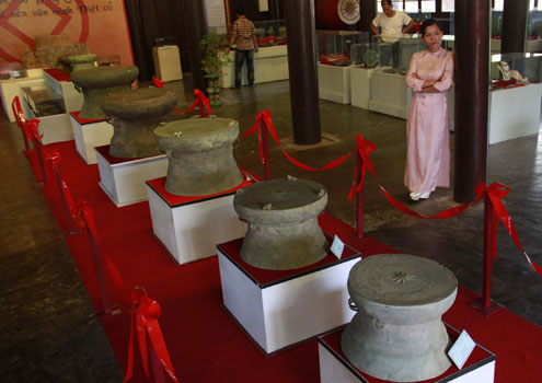 2,000 year old bronze antiquities displayed